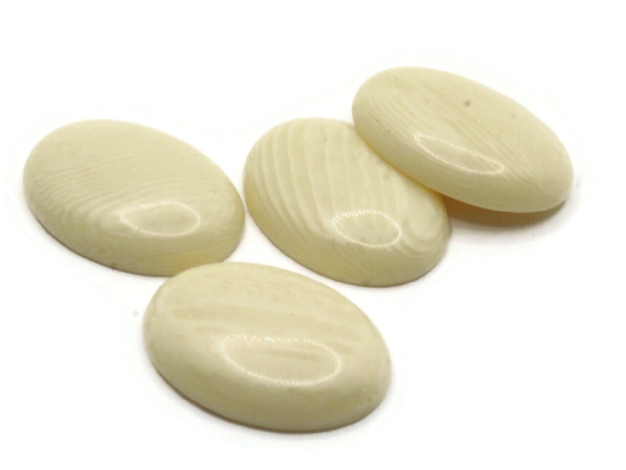 4 25mm x 18mm Ivory Swirling Oval Vintage Lucite Flatback Cabochons
